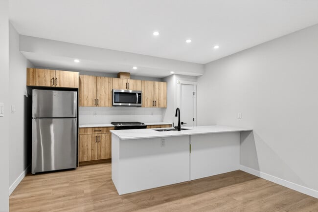 Photo - 10335-10135 135 St NW Unit Lower 3B