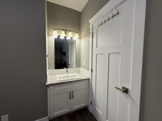 Photo - 641 Lambert Ave Unité 4