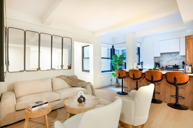 Building Photo - 340 E 52nd St Rental