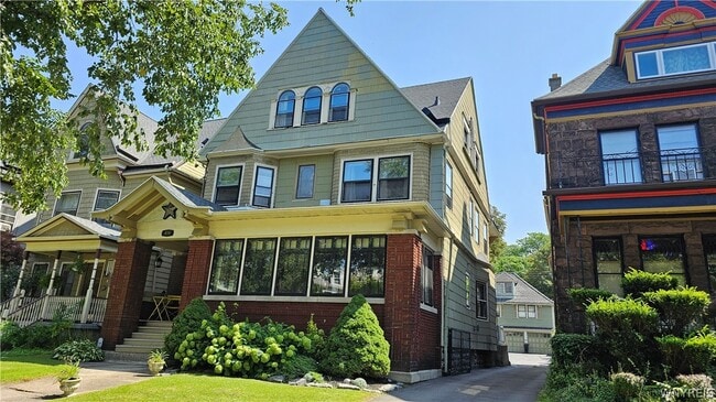 Photo - 419 Richmond Ave