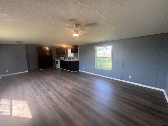 58 Lakewater Dr