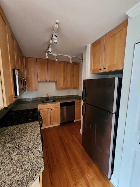 Building Photo - Buena Park - 1 bedroom + Den available ASAP! Unit 401