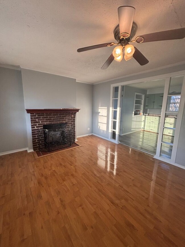 Photo - 103 N Poole St