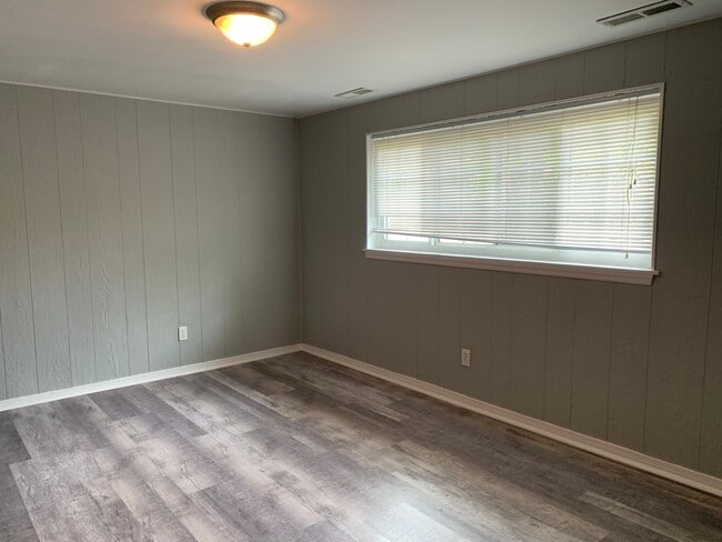 Building Photo - 5608 Sky Hill Dr Rental