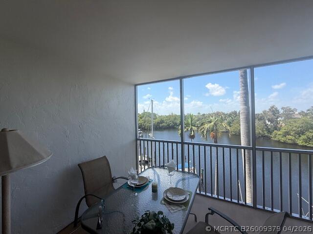 Building Photo - 1319 E Hillsboro Blvd Unit 412