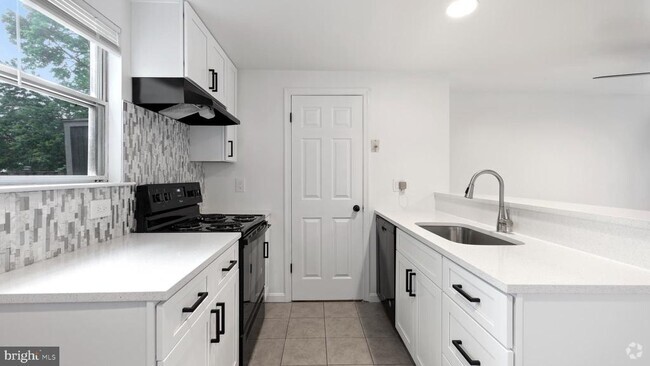 Building Photo - 4389 Pembrook Village Dr Rental