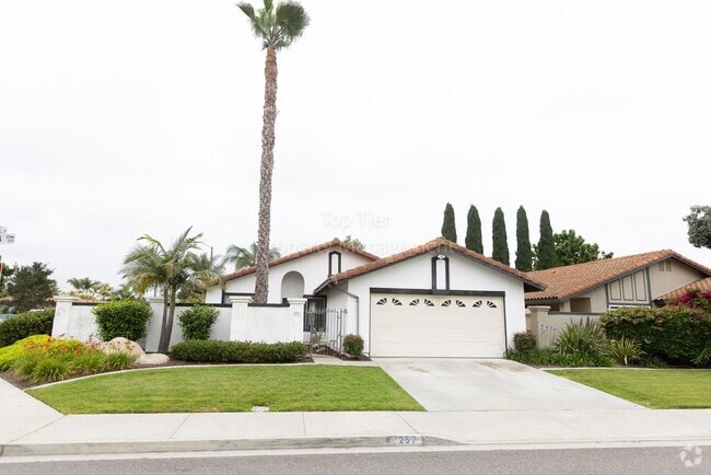 Building Photo - Beautiful 3 bed / 2 bath / 1,344 sqft Home...