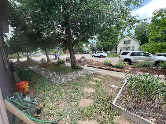 Side yard with vegetable or flower boxes - 1840 Spruce St
