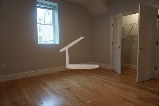 Photo - Amazing 3 bed 1.5 bath in Brighton...