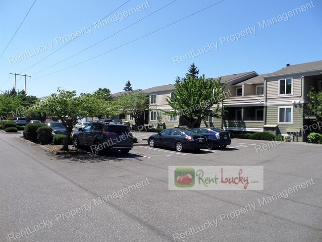 Building Photo - Wonderful 2-Bedroom Top Floor Condo in Renton - Great Location! Unit 302