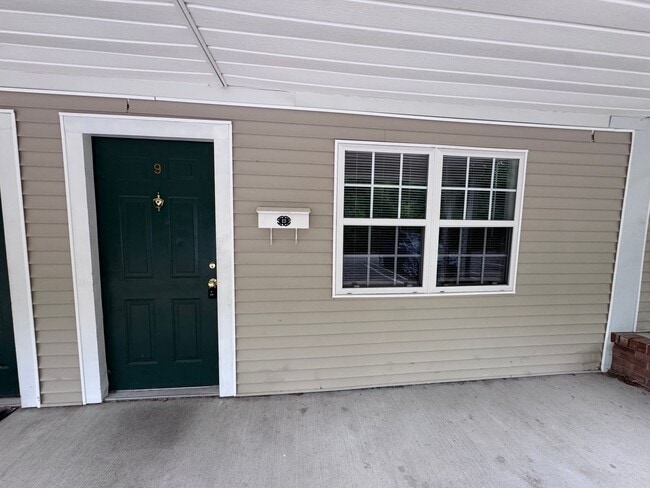 Building Photo - 2 Bed 1.5 Bath Apartment in Benton Unit 9