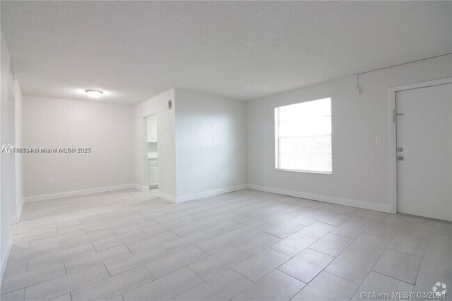 Building Photo - 400 NE 1st St Unit 208 Rental