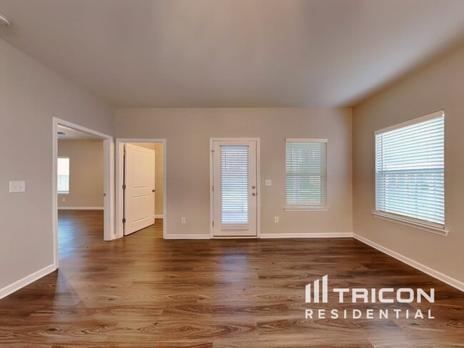 Photo - 484 Settlers Grove Ln