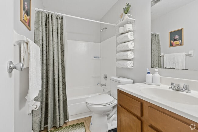 1 BR, 1BA - 615SF - Bathroom