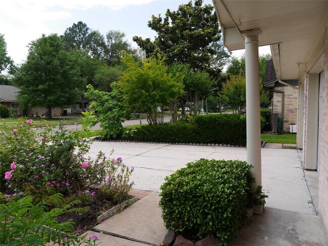 Photo - 13542 Fernhill Dr