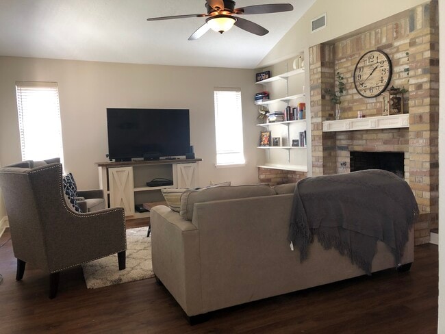 Photo - 1004 Crestwood Dr