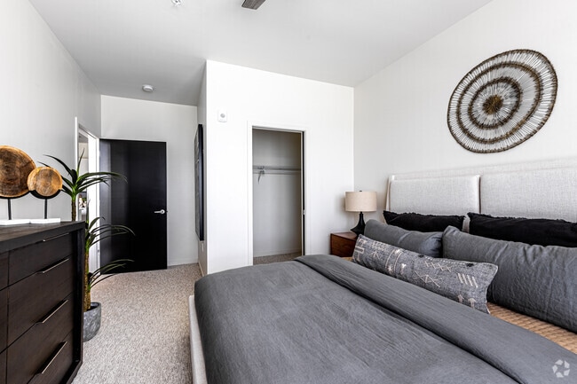 1BR, 1BA - 758SF