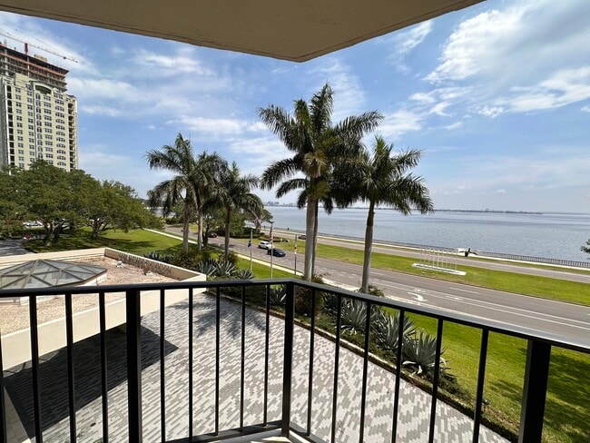 Balcony (view North) - 3301 Bayshore Blvd Unidad 407