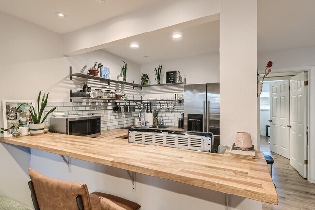 Photo - 1304 Summit St Unit 114