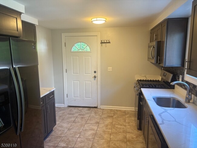 Photo - 915 Springfield Ave