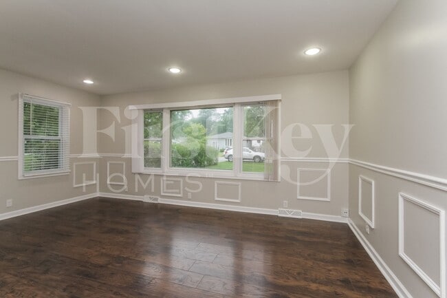 Photo - 21939 Millard Ave