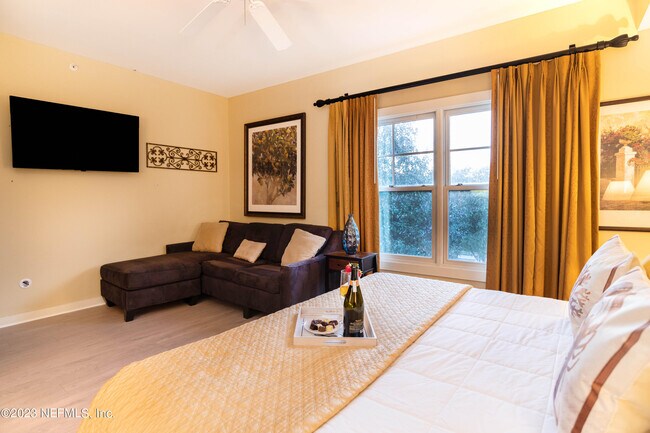 Photo - 965 Registry Blvd