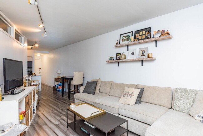 Photo - 1750 N Wells St Unit 106