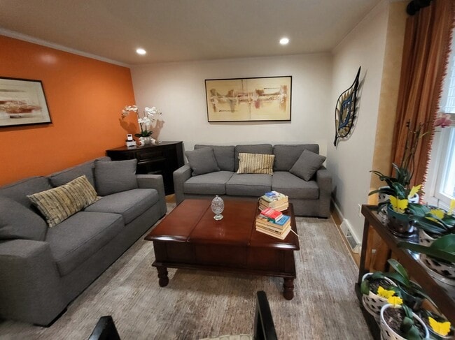 Photo - 16 Pinecrest Vlg