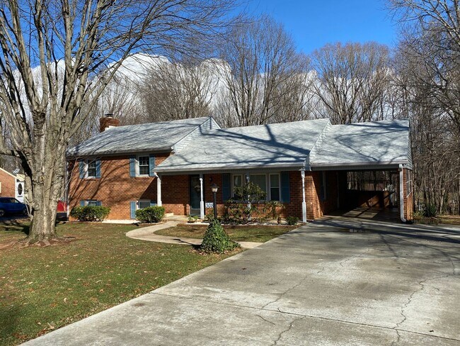 308 College Park Dr