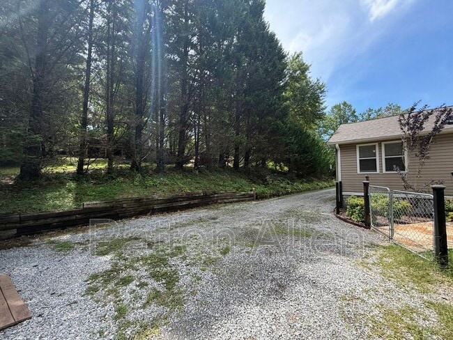 Photo - 1020 Hutch Mountain Rd