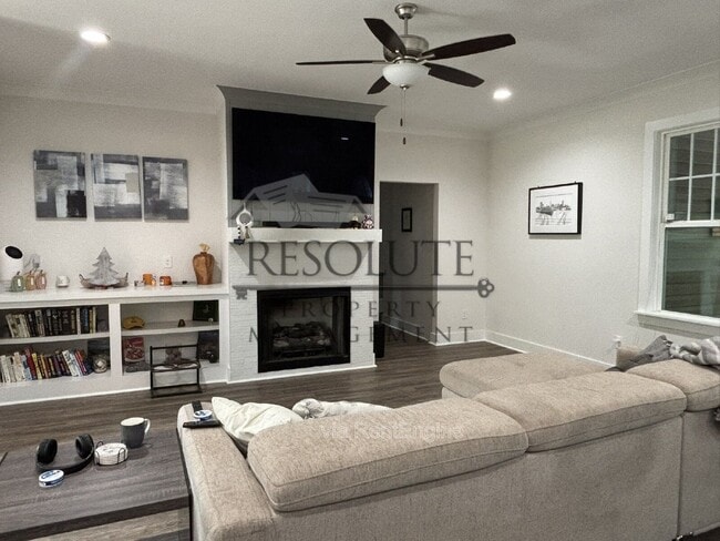 Photo - 60 Satinwing Ct