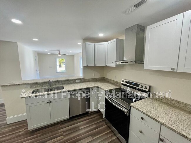 Photo - 729 Henderson Ave