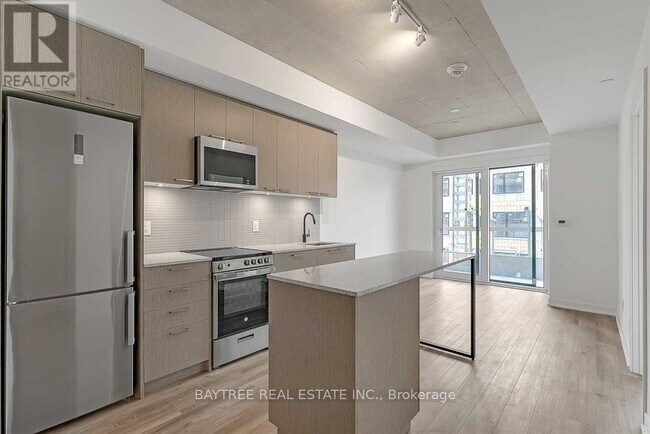 Photo - 1808 St Clair Ave W Unité 201
