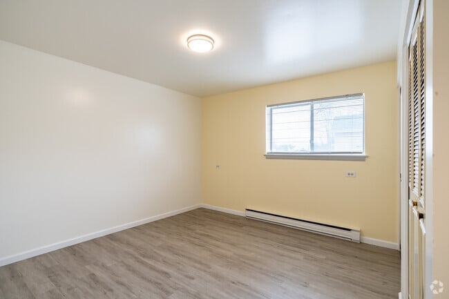 1BR, 1BA - 850SF - Bedroom - Niche Carrollton