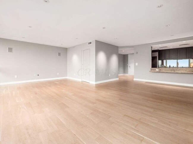 Photo - 1 Miranova Pl Unit 720