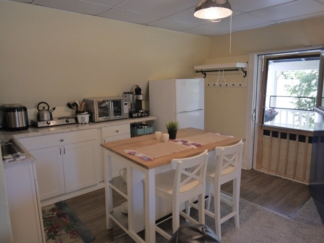 Building Photo - 814 E Cimarron St