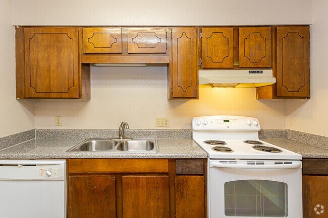 1BR, 1BA - 590SF