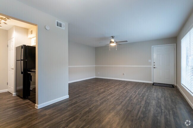 1 BR,1 BA - 736 SF