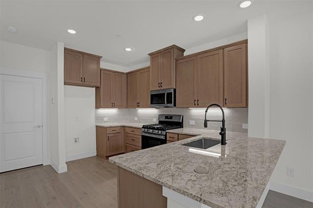 Photo - 2549 Huxley Mews