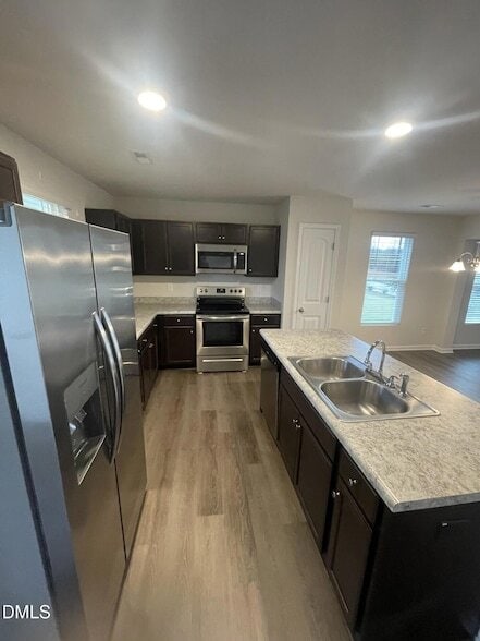 Photo - 1089 Peony Ln