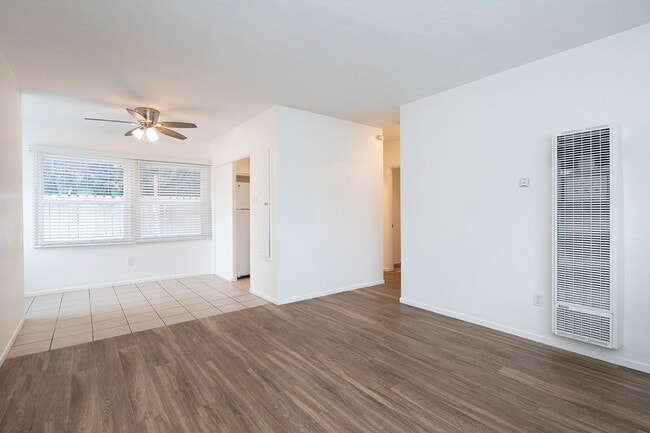 Photo - 2 WEEKS FREE!!! Charming One Bedroom In Po... Unit 3040