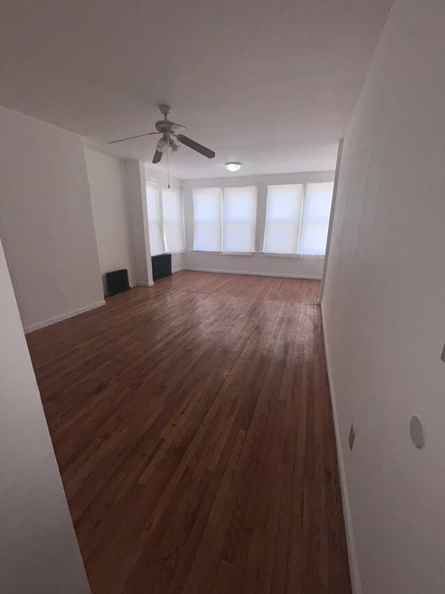 Building Photo - 636 E 230th St