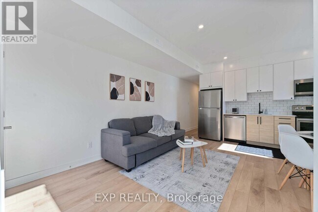 Photo - 844 Connaught Ave