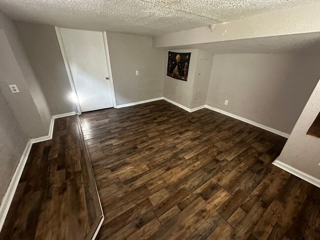 Building Photo - 708 Powell St Unit 708 Powell St.