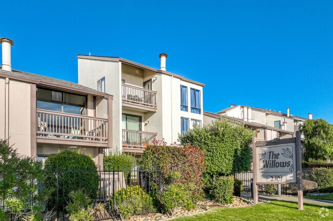 Entrada del edificio - The Willows