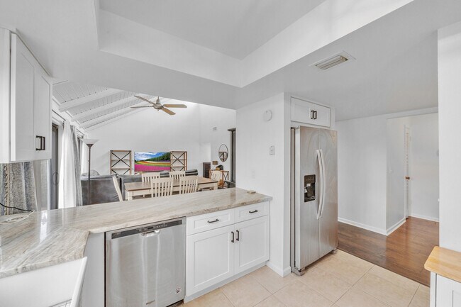 Photo - 235 NW 15th St