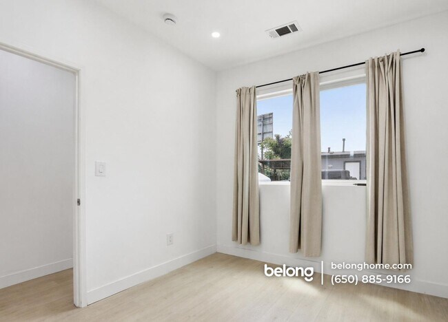 Photo - 1395 Vine St