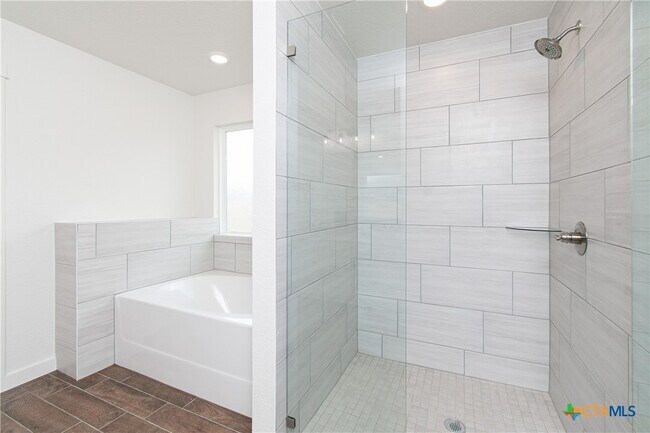 Photo - 1415 Flatland Trl