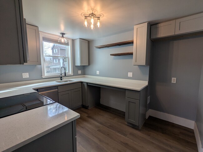 Photo - 511 West Alley