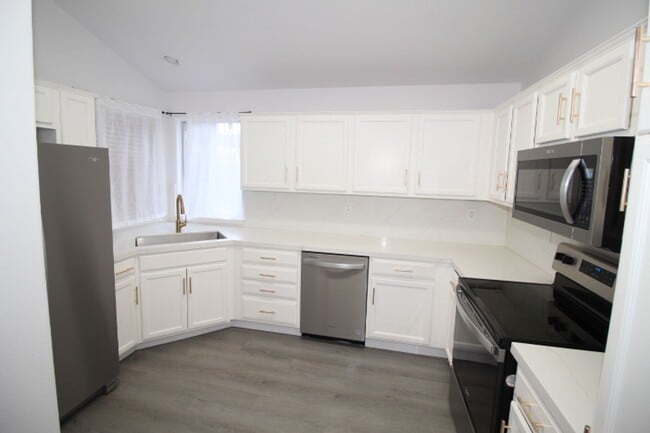 Photo - 2232 Golden Ave